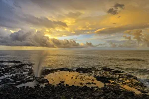 Images Dated 19th July 2018: USA, Hawaii, Poipu, coast at blowhole