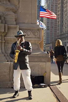 Images Dated 15th May 2012: USA, Illinois, Chicago. MUsician performing on Michigan Avenue