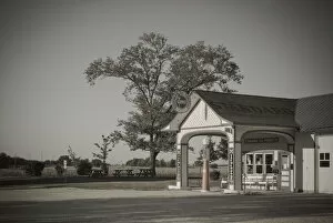 Images Dated 13th March 2008: USA, Illinois, Route 66, Odell, 1932 Standard Oil Gas Station