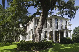 Images Dated 1st March 2010: USA, Louisiana, Cajun Country, New Iberia, Mount Carmel Academy building