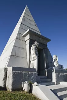 Images Dated 1st March 2010: USA, Louisiana, New Orleans-area, Metarie, Metairie Cemetery, triangular Brunswig tomb