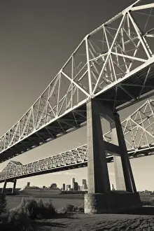USA, Louisiana, New Orleans, the Greater New Orleans Bridge and Mississippi River