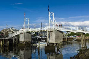 USA, Maine, Ogunquit, Perkins Cove, footbridge