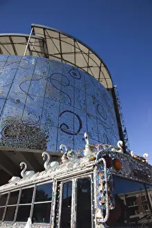 USA, Maryland, Baltimore, American Visionary Art Museum, art bus at museum entrance