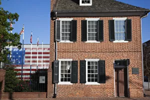 Images Dated 14th January 2010: USA, Maryland, Baltimore, Flag House and Star Spangled Banner Museum to the US flag