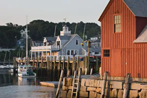 Images Dated 15th October 2008: USA, Massachusetts, Cape Ann, Rockport, Rockport harbour and Motif #1 Fishing Shack