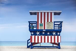 Images Dated 30th April 2015: U.S.A, Miami, Miami beach, South Beach, Life guard beach hut