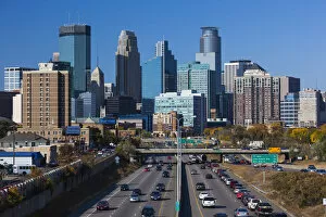 Images Dated 16th January 2013: USA, Minnesota, Minneapolis, city skyline from interstate highway I-35W