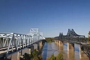 Images Dated 14th January 2010: USA, Mississippi, Vicksburg, I-20 Highway and US-80 bridges across the Mississippi River