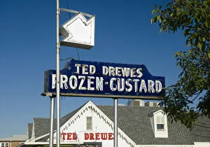 Images Dated 3rd April 2008: USA, Missouri St. Louis Route 66, Ted Drewes Frozen Custard