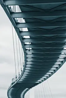 USA, Nebraska, Omaha, Bob Kerrey Pedestrian Bridge across the Missouri River