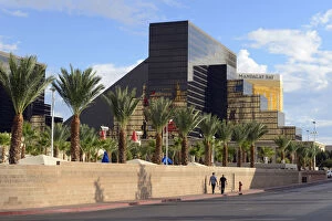 USA, Nevada, Las Vegas, Mandalay Bay hotel and casino from the back with people walking