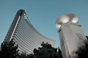 Images Dated 4th March 2009: USA, Nevada, Las Vegas, The Strip, Wynn Hotel and Casino, dusk
