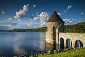 USA, New England, Connecticut, Barkhamstead, Saville Dam on the Barkhamstead Reservoir
