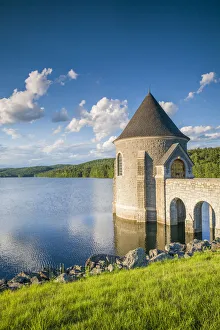 Images Dated 27th March 2018: USA, New England, Connecticut, Barkhamstead, Saville Dam on the Barkhamstead Reservoir