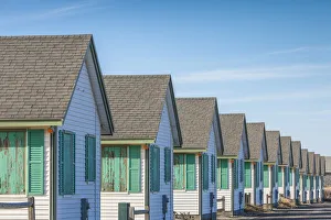 USA, New England, Massachusetts, Cape Cod, Provincetown, vacation cottages along