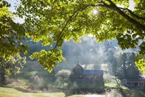Images Dated 27th March 2018: USA, New England, Vermont, South Pomfret, farm in autumn