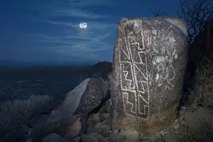 USA; New Mexico; Three Rivers; Petroglyph; moon over rock art, (m)