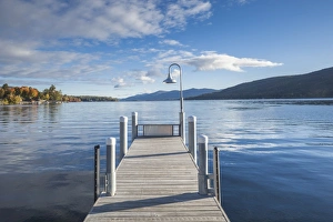 USA, New York, Adirondack Mountains, Lake George, boat pier