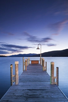 USA, New York, Adirondack Mountains, Lake George, boat pier, dawn