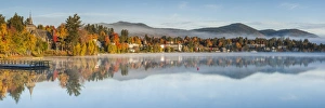 USA, New York, Adirondack Mountains, Lake Placid, Mirror Lake fog at dawn