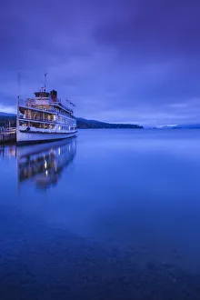USA, New York, Adirondack Mountains, Lake George, lake steamer, dawn