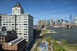 Images Dated 21st June 2016: USA, New York, Brooklyn, DUMBO, Clock Tower Condominium, Brooklyn Bridge