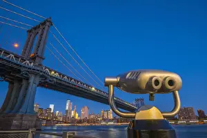 USA, New York, Brooklyn, Manhattan Bridge and Lower Manhattan Skyline