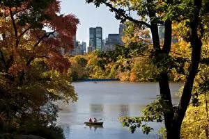Images Dated 25th October 2009: USA, New York City, Manhattan, Central Park, The Lake in autumn
