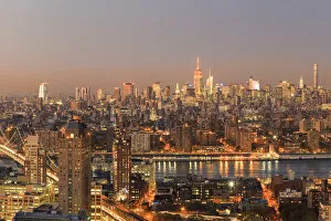 Images Dated 22nd December 2015: USA, New York City, Manhattan Skyline from Brooklyn