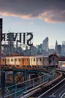 Train Prints: USA, New York City, the train 7 approaching an elevated station in Queens with Manhattan in the background
