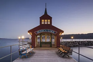 USA, New York, Finger Lakes Region, Watkins Glen, Seneca Lake pier, dawn