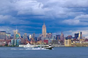 Images Dated 2nd December 2011: USA, New York, Manhattan, Midtown across the Hudson River