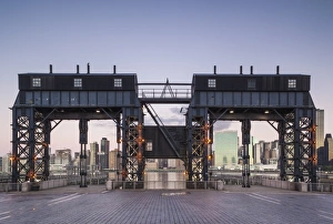Images Dated 6th October 2016: USA, New York, New York City, Long Island City, Mid town Manhattan skyline from Gantry