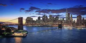 USA, New York, New York City, Lower Manhattan and Brookly Bridge