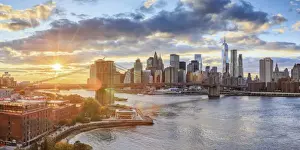 USA, New York, New York City, Lower Manhattan and Brooklyn Bridge
