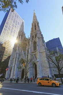 Images Dated 24th December 2015: USA, New York, New York City, Manhattan, Rockefeller Center, Atlas Statue and St Patricks
