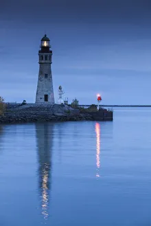 USA, New York, Western New York, Buffalo, Lake Erie Lighthouse, dawn