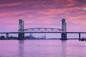 Images Dated 22nd July 2014: USA, North Carolina, Wilmington, Cape Fear Memorial Bridge