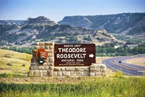 Images Dated 23rd September 2021: USA, North Dakota, Theodore Roosevelt National Park, North Unit, Entrance Sign, Badlands