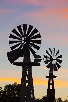 Central Prints: USA, Oklahoma, Elk City, vintage farm windmills