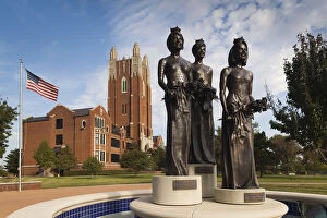 Great Plains Collection: USA, Oklahoma, Oklahoma City, Miss America Monument, Oklahoma City University