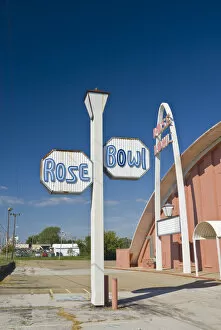 Images Dated 17th April 2008: USA, Oklahoma, Route 66, Tulsa, Rose Bowl bowling Alley