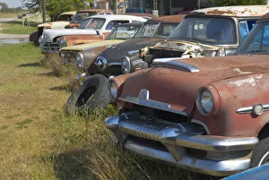 Images Dated 17th April 2008: USA, Oklahoma, Route 66, White Oak, Old cars in wreckers yard beside Route 66