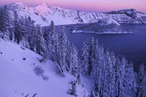 USA, Oregon, Cascades, Pacific Northwest, Crater lake national Park in winter