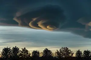 Bend Prints: USA, Oregon, Deschutes County, Bend, lenticular cloud