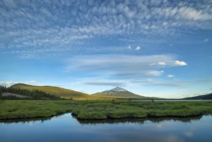 USA; Oregon, Deschutes National Forest, Sparks Lake and Mount Bachelor
