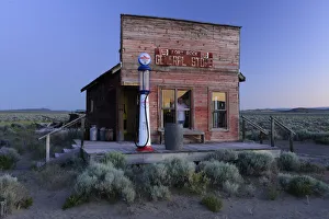 Images Dated 9th August 2017: USA, Oregon, Fort Rock, Homstead Museum, General store at the Western Village