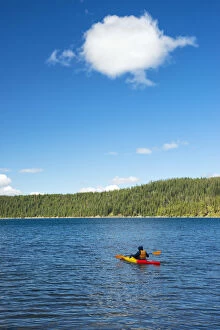 Paddle Gallery: USA Oregon, La Pine, Newberry Volcanic National Monument, Kayaker on Paulina Lake