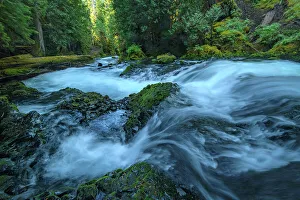 USA, Pacific Northwest, Oregon, Willamette National Forest, Sahalie Falls, McKenzie river, Cascades